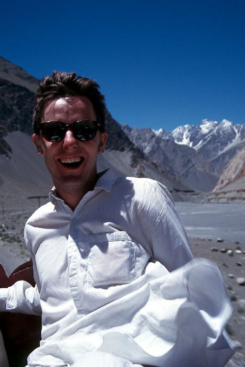 Riding the bus to Passu
